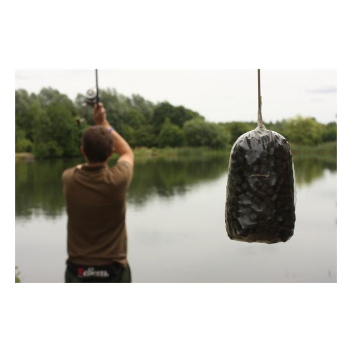 Korda Solidz Fishing PVA Bags In Use 8