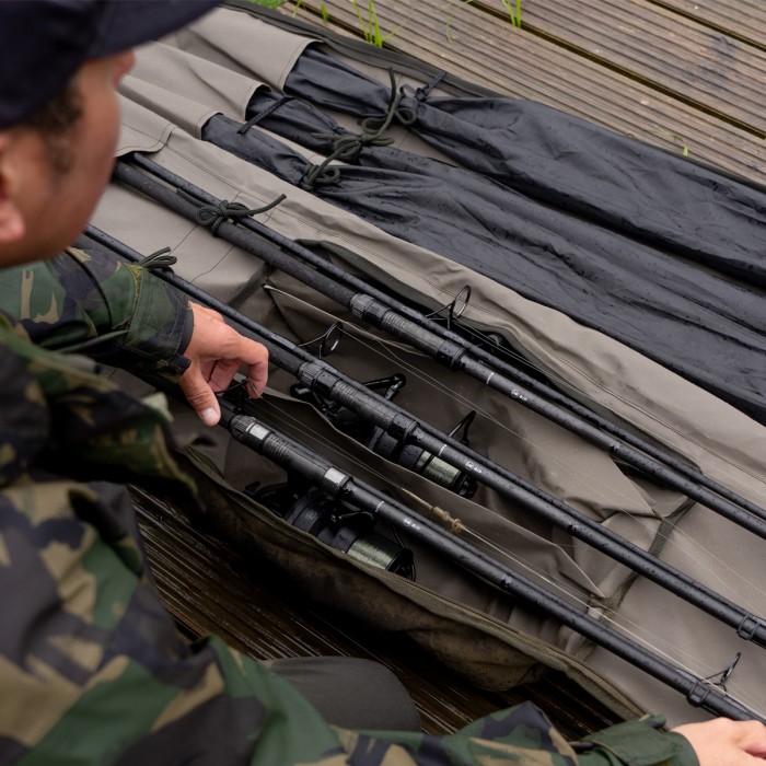 JRC Defender Fishing Holdall 12ft 3+3 Rod In Use 2