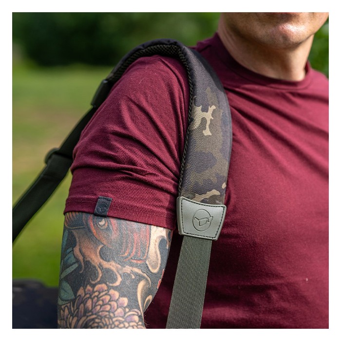 Korda Compac Dark Kamo Carryall Close Up 3