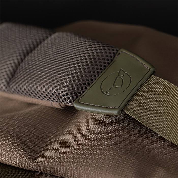 Korda Compac 3 Rod Divide Fishing Holdall Close Up 1