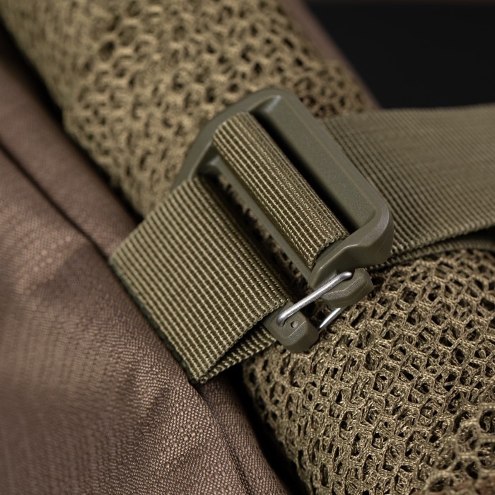 Korda Compac 5 Rod Divide Fishing Holdall Close Up 1