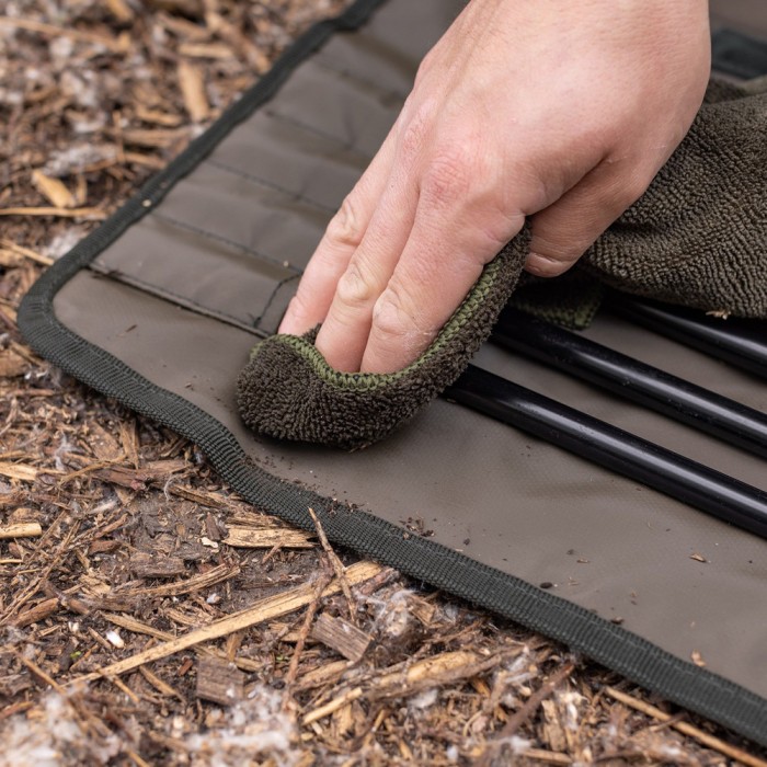 Korda Compac Dark Kamo Brolly Wrap In Use 4