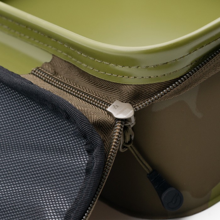 Korda Compac Fishing Kamo 200 Zip Close Up