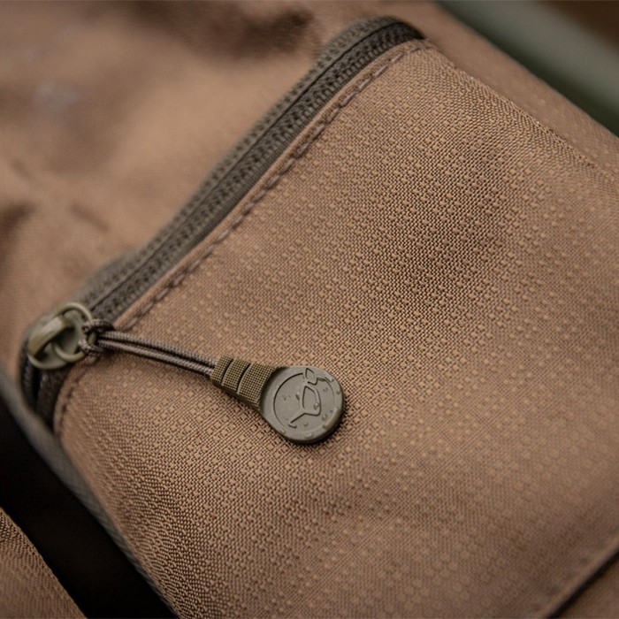 Korda Compac Single Divide Fishing Sleeve Close Up 3