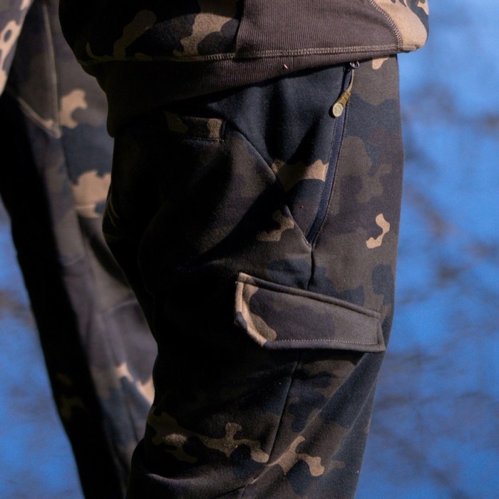 Korda Heavy Dark Kamo Fishing Joggers In Use 2