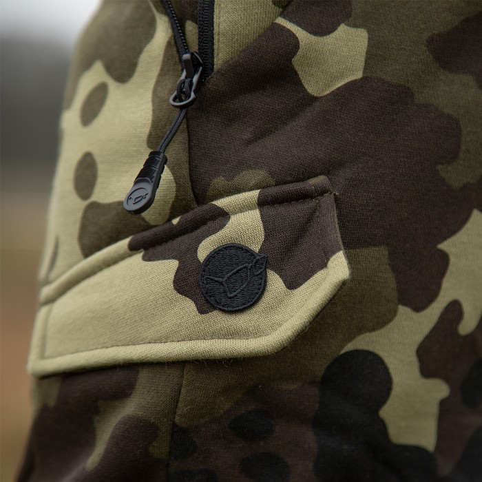 Korda KORE Fishing Joggers Light Kamo In Use 6