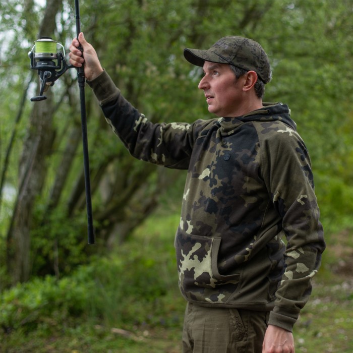 Korda KORE TK Fishing Hoodie Light Kamo In Use 1
