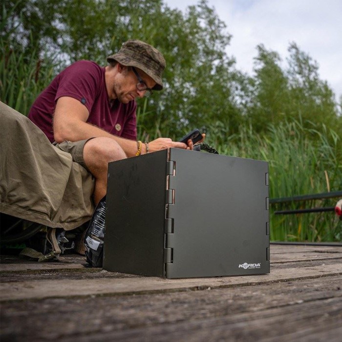 Korda Large Cooking Windshield In Use 1