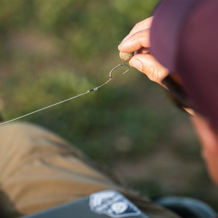 Korda Klor Ready Tied Loop Fishing Rigs In Use 1