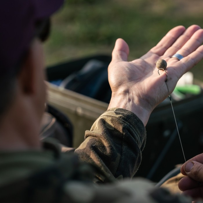 Korda Klor Ready Tied Loop Fishing Rigs In Use 2