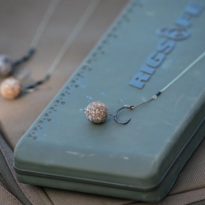 Korda Klor Ready Tied Loop Fishing Rigs In Use 3