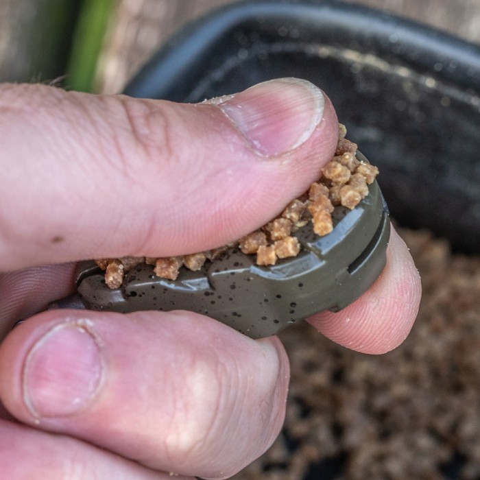 Korum Bait Gripper Fishing Leads In Use 2