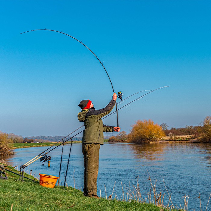Korum Bopper Bait Up Spod Fishing Rod In Use 2