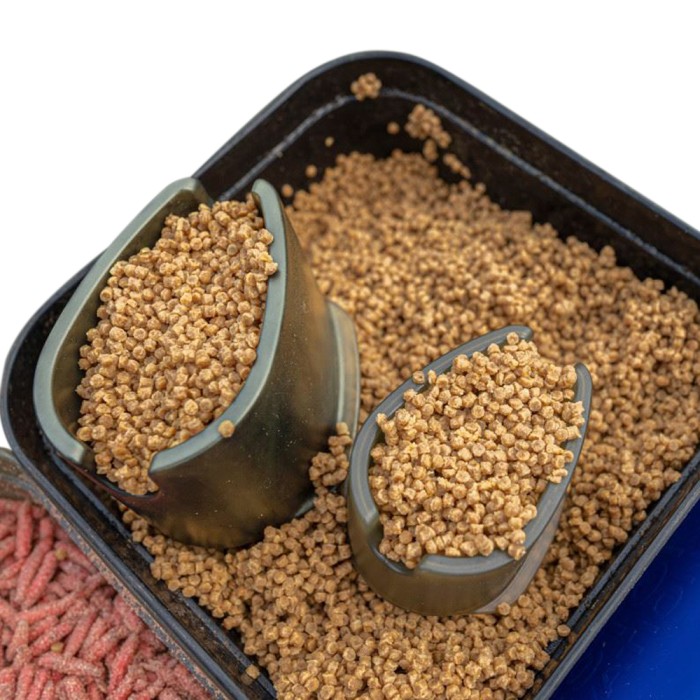 Korum Camo Method Feeder Fishing Mould In Use 1