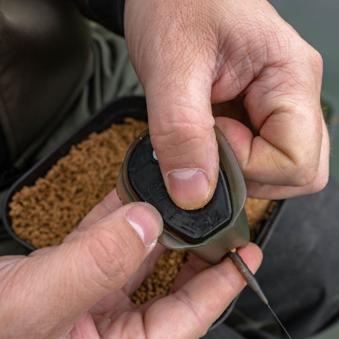 Korum Camo Method Feeder Fishing Mould In Use 4