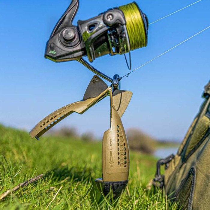 Korum Spod Fishing Boppers In Use 1