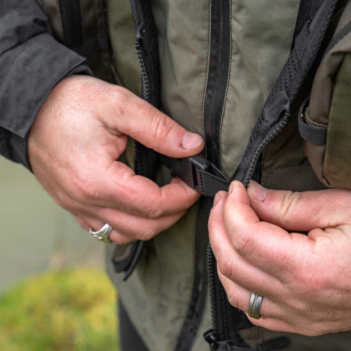 Korum Glide Roving Fishing Vest Close Up 2