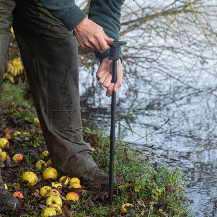 Korum Leverage Screw Bank Stick In Use 2