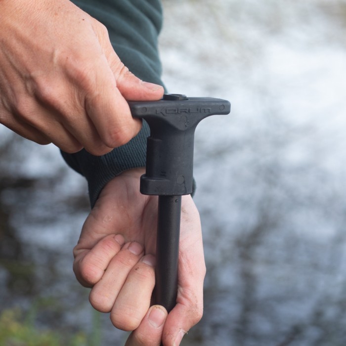 Korum Leverage Screw Bank Stick In Use 3