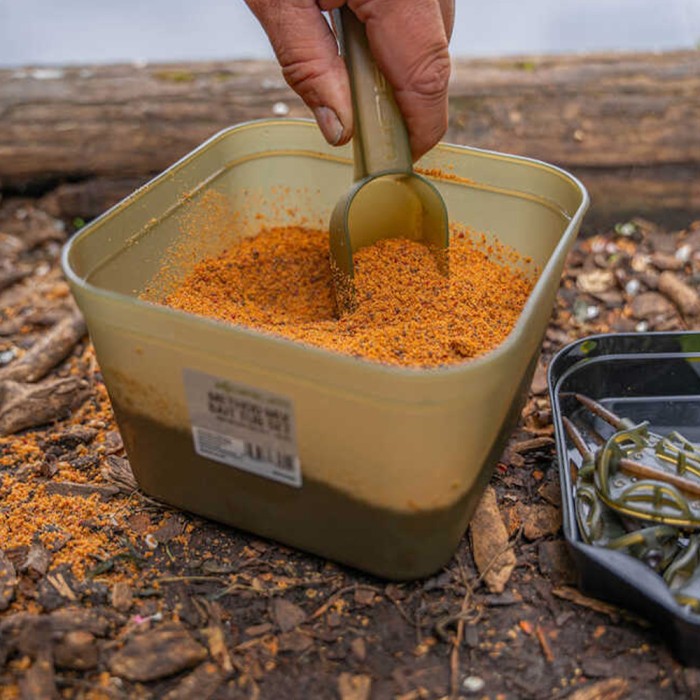 Korum Method Mix Bait Tub Set In Use 4