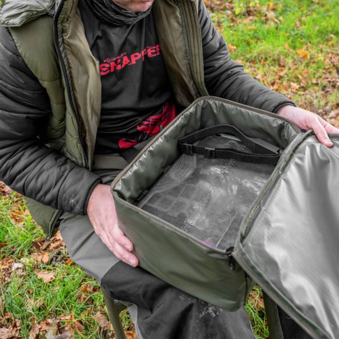 Korum Opportunist Mat Fishing Bag In Use 6