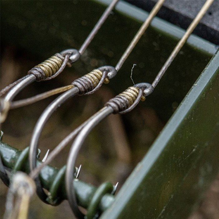 Korum Smokeshield Coated Fishing Braid Close Up Hooks