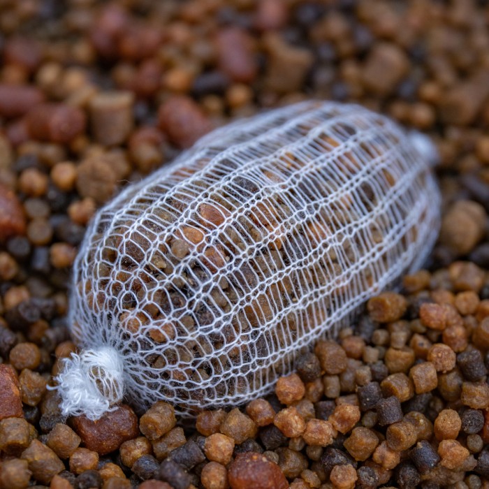 Mainline Spod & PVA Pellet Mix Lifestyle 2