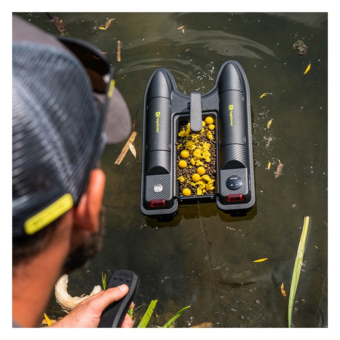 RidgeMonkey Hunter 750 Fishing Bait Boat Close Up 18