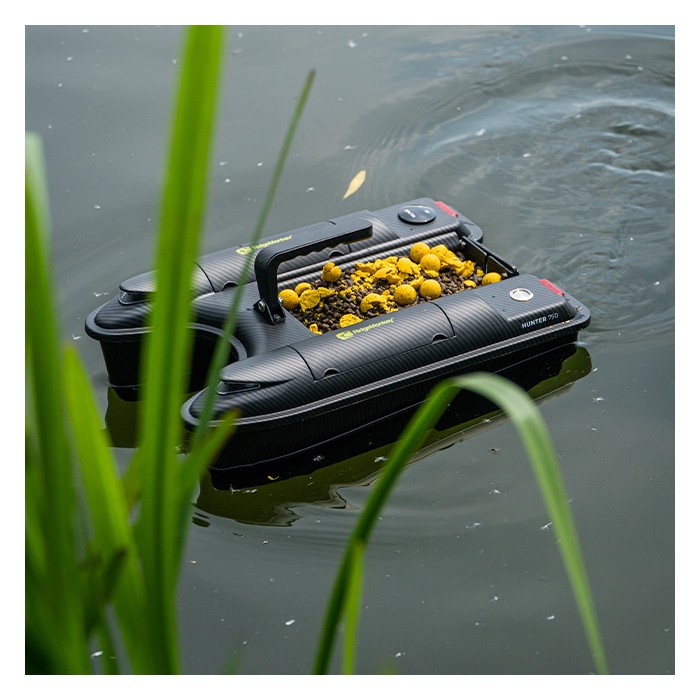 RidgeMonkey Hunter 750 Fishing Bait Boat Close Up 20