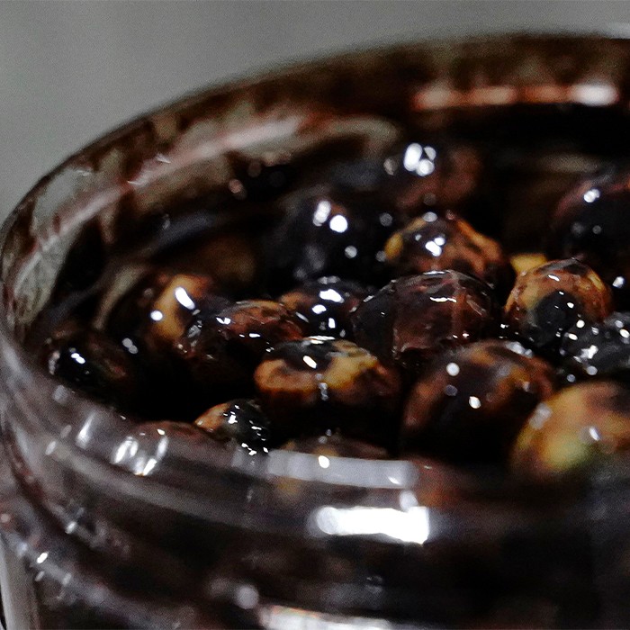 Munch Baits Tiger Nuts in Choc-B Particle Fishing Hookbait 450ml Close Up 2