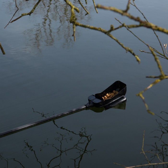 Nash Bushwhacker Baiting Pole System 15m Lifestyle  7