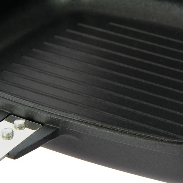 NGT Outdoor Double Grill Pan Close Up 3