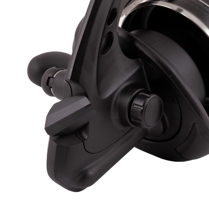 Okuma Black Bomber Spod Reel Close Up 4