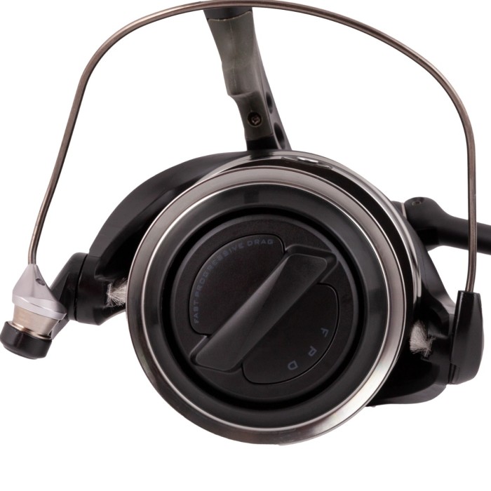 Okuma Black Bomber Spod Reel Close Up 1