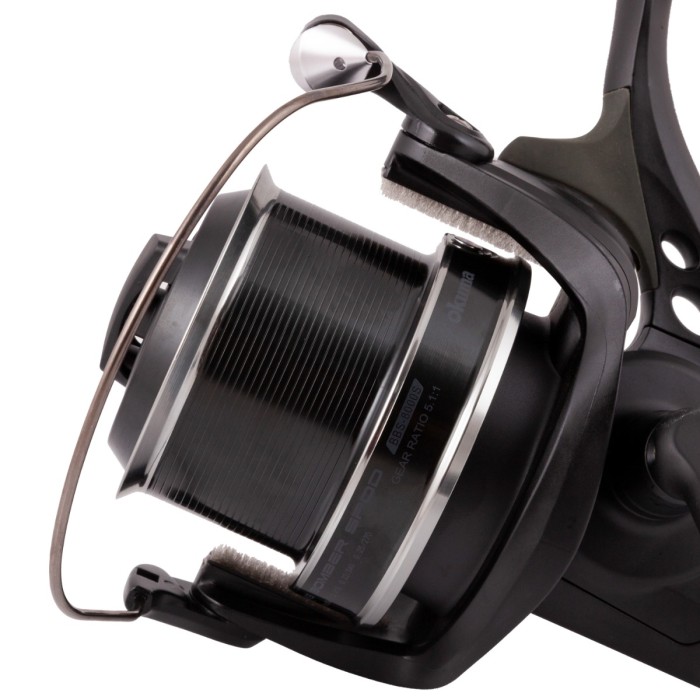 Okuma Black Bomber Spod Reel Close Up 2