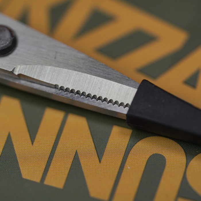 OMC Sunny Skizza Scissors Close Up 4