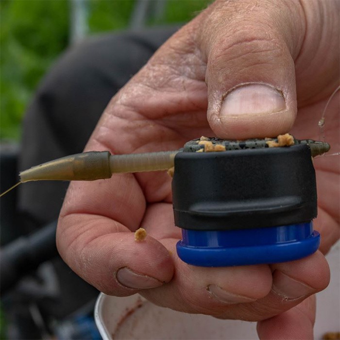 Preston Quick Release Mini Method Feeder Fishing Mould In Use 2