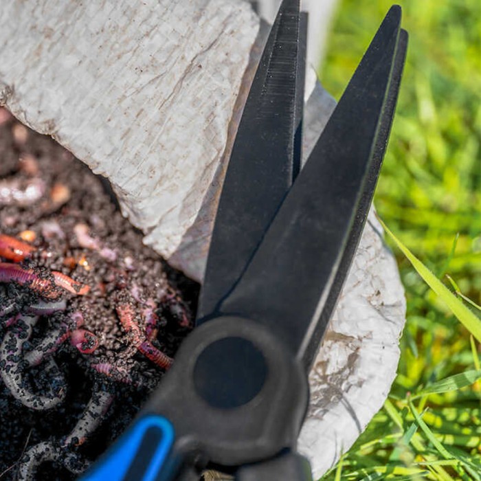 Preston Worm Fishing Scissors In Use 3