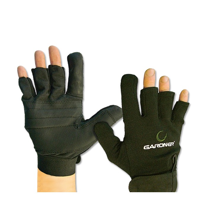 Gardner Casting-Spodding Fishing Glove In Use 1