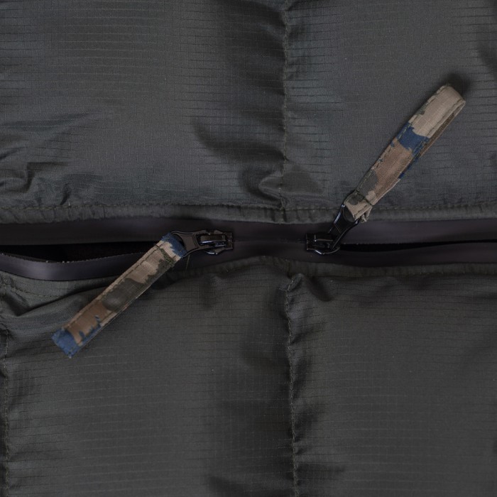 OMC Splashleaf Camo Puffer Jacket Bundle Close Up 1