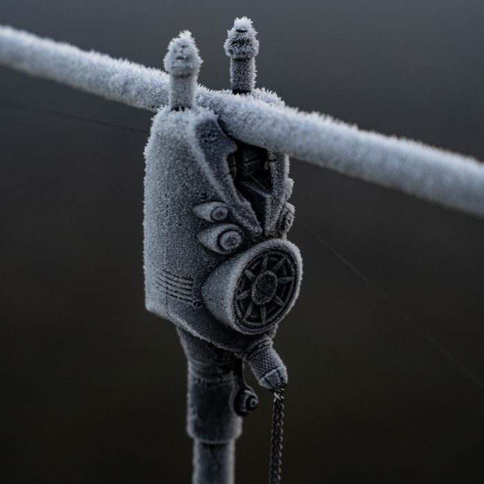 Nash Siren R4 2-Rod Fishing Bite Alarm Presentation Set In Use 18