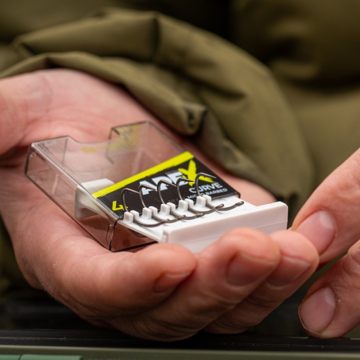 RidgeMonkey Ape-X Curve Hooks Barbed IN Use 1