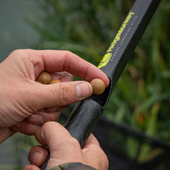 RidgeMonkey Carbon Throwing Stick Matte Edition In Use 2