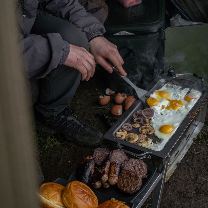RidgeMonkey Grilla Fishing BBQ Hotplate In Use 1