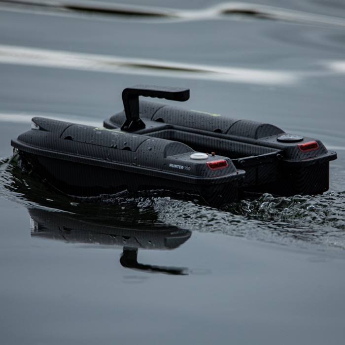 RidgeMonkey Hunter 750 Bait Boat In Use 5