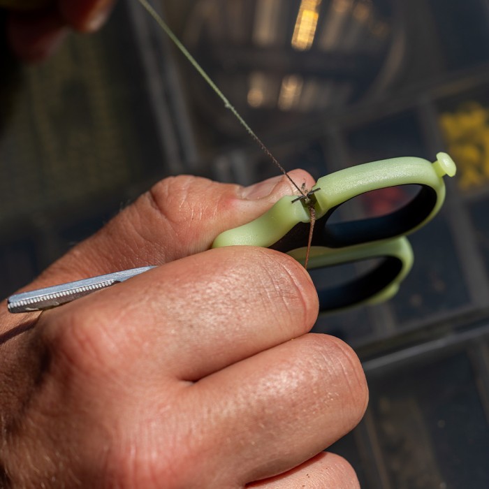 RidgeMonkey Nite Glo Strip 'n' Snip Scissors 4