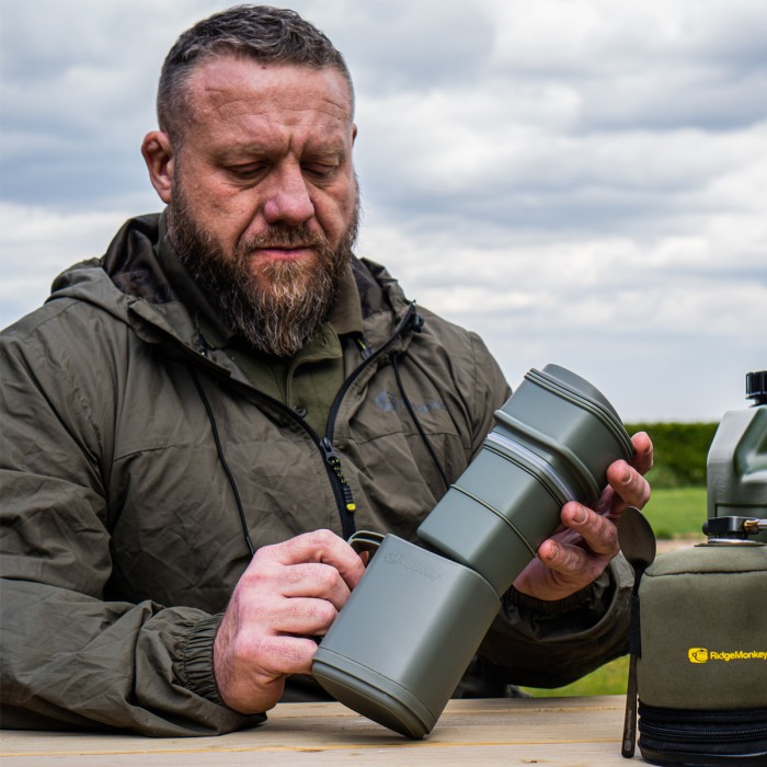RidgeMonkey Fishing ThermoMug DLX Brew Set Green In Use 4