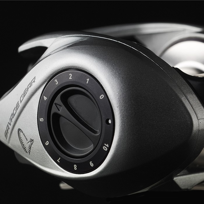 Savage Gear SG6 Baitcasting Fishing Reel Close Up 3