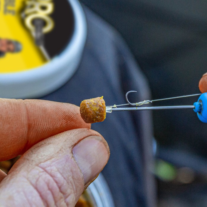 Sonubaits Pro Hookable Expander Pellets Banoffee In Use