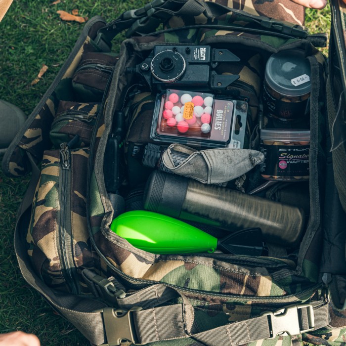 Speero DPM XL Carryall Barrow Bag Close Up In Use